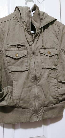 ♥️2/ $15 Sweater - Picture 2 of 3